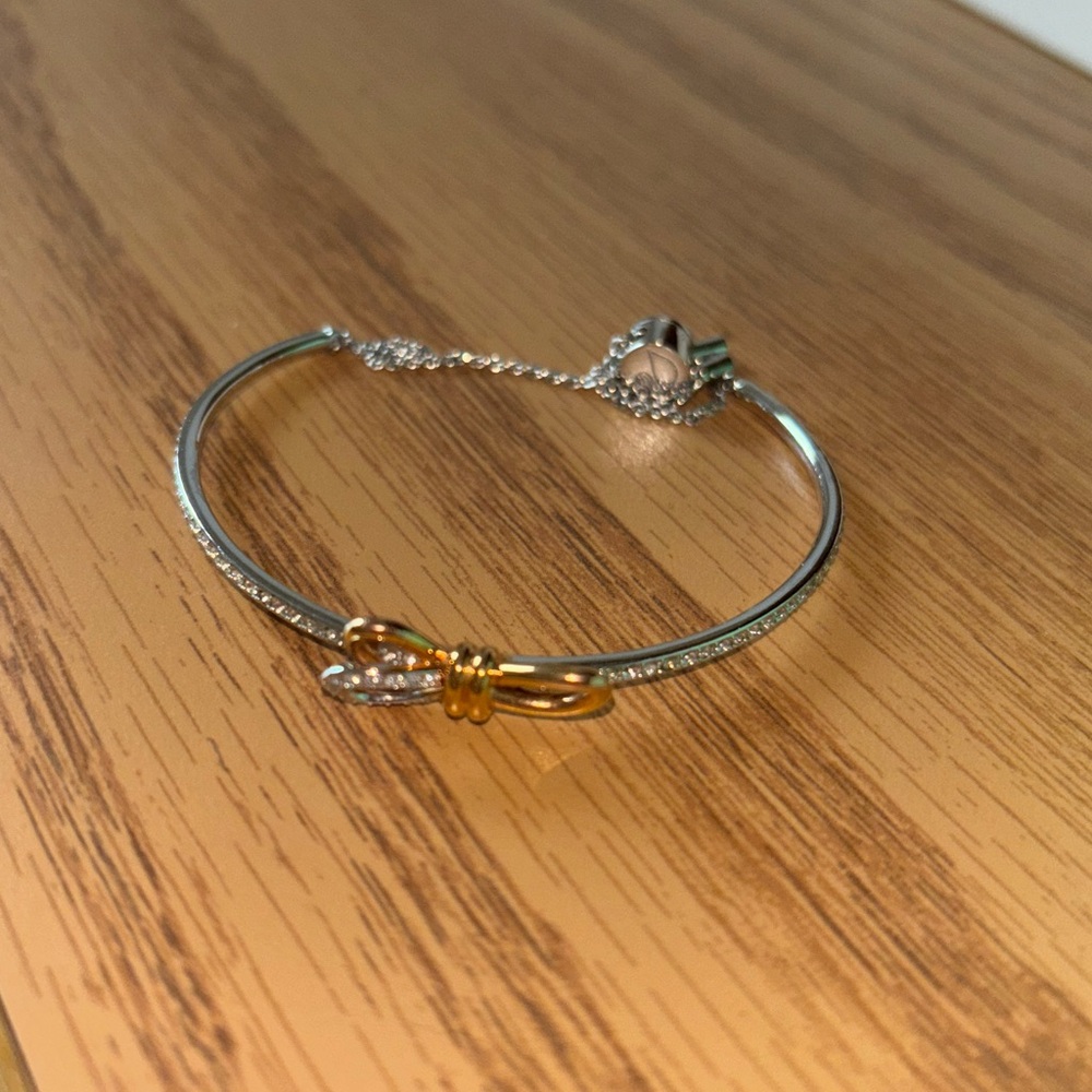 Swarvoski lifelong bow bracelet